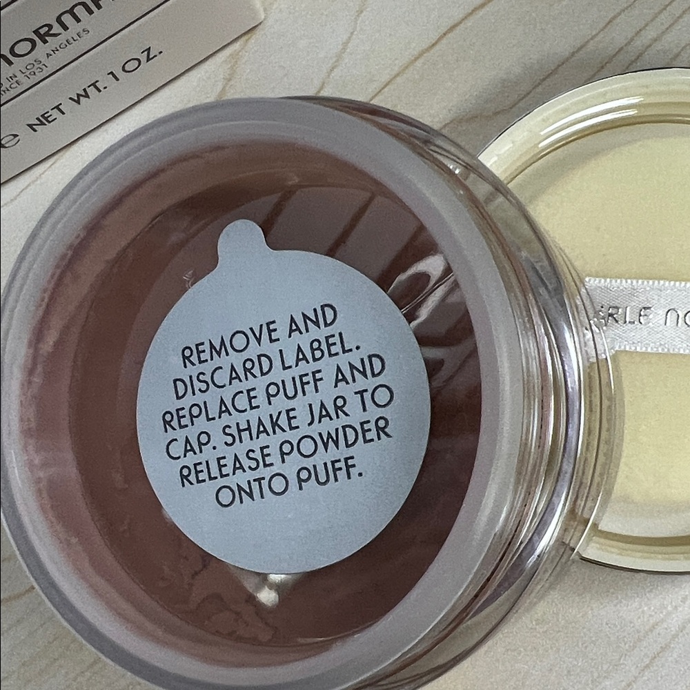 Merle Norman Flawless Effect Loose Powder - Almost Auburn - Picture 5 of 6